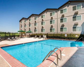 Quality Inn & Suites Springfield - Eugene North - Springfield - Zwembad