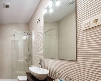 Nuevo Monteftur - Montefrío - Baño