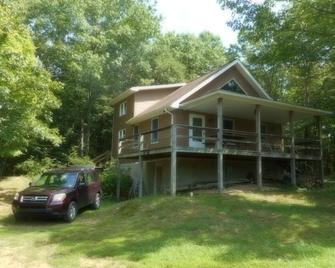 Mountain views, total seclusion Southern Bedford County, PA - Big Discounts! - Clearville - Building