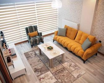 M Suit Apartments - Ankara - Living room