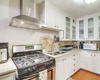 Dog-Friendly Albuquerque Home: 1 Mi to U of NM! - Alburquerque - Cocina