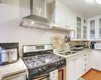 Dog-Friendly Albuquerque Home: 1 Mi to U of NM! - 앨버커키 - 주방