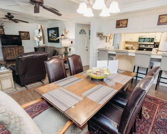 Water View Property, Pet Friendly, Golfing, Fishing, Marina, Swim, Park, Trails - Sardis - Dining room