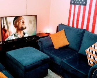 1 Bedroom Fully Furnished Apartment In Nakuru, Kenya - Nakuru - Living room