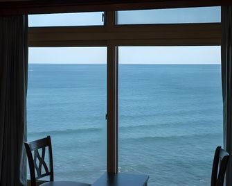 Benikea Hotel Mountain & Ocean Daepohang - Sokcho - Bedroom