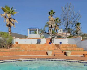 Private Home On 10 Acres - Heated Salt Pool & Jacuzzi, Mountain & City Views, Horseshoes, Basketball, Bbq, Golf Putting, Foosball, Croquet, Bose Stereo, White Cotton Bedding - Hilltop Hacienda, Pool Heat Optional - Jamul - Piscina