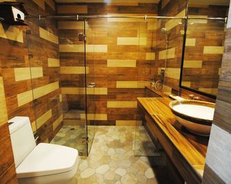 Focal Local Bed and Breakfast - Bangkok - Bathroom