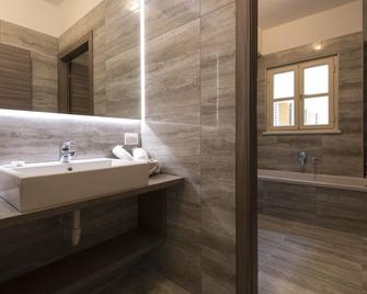 Luxury Britannia Apartments - Griante - Salle de bain