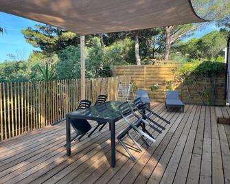 Le Cycas, mobil-home neuf avec sa vue dégagée sur les vignes et la mer - Hyères