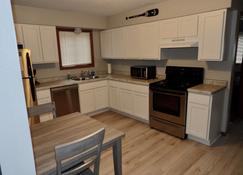 Updated Suite in great location close to Bayfield, the Apostle Islands, and more - Washburn - Küche
