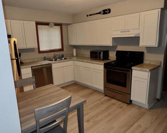 Updated Suite in great location close to Bayfield, the Apostle Islands, and more - Washburn - Kitchen