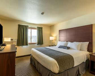 Cobblestone Inn & Suites - Merrill - Merrill - Bedroom