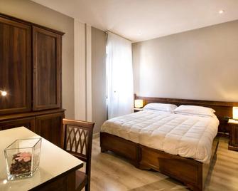 Hotel Degli Affreschi - Montefalco - Schlafzimmer