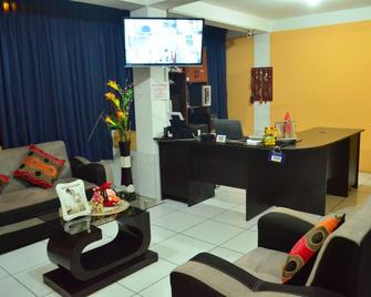 Rosenverg B&B Tours - Lima - Front desk