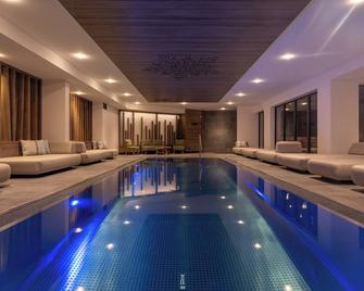 Chalet Hôtel & Spa Le Collet - Gérardmer - Pool