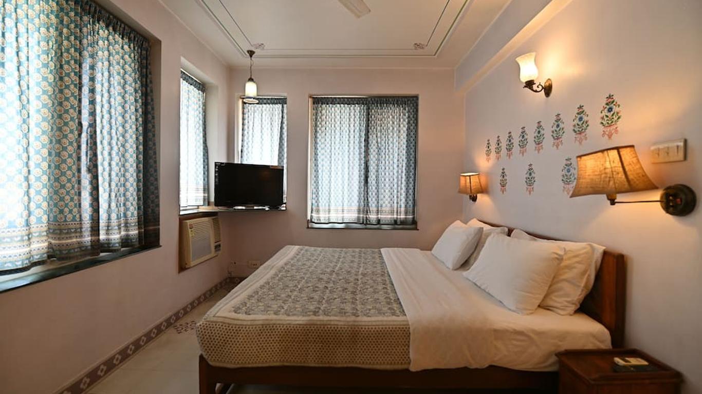 Om Niwas Suite Hotel