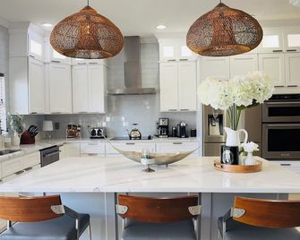 Luxury Home W Heated Pool & Spa Near Img & Siesta Key Beach - Bradenton - Cozinha