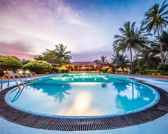Hotel Yapahuwa Paradise - Yapahuwa - Pool