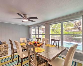 Peaceful Venice Villa with Patio - 2 Miles to Beach! - Venice - Dining room