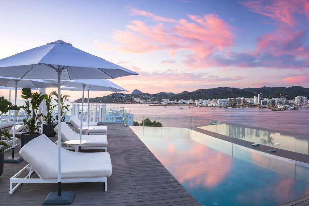 إنسايد باي ميليا إيبيزا بيتش - ايبيزا - حوض السباحة