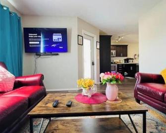 Sylvan Lake Retreat I 122A Hinshaw Drive, Sylvan Lake - Sylvan Lake - Living room