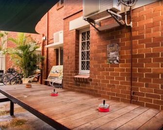 The Emperors Crown Hostel - פרת' - פטיו