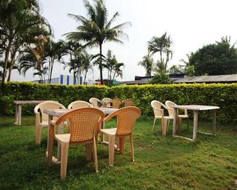 Gurudatta Hotel - Ichalkaranji - Patio