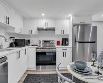 Charming house with WiFi in Livingston for a cozy getaway, close to the airport - Balzac - Kitchen