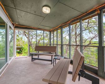 Hot Tub, Ev Charger, Plus Stunning Hill Country Stargazing & Wildlife - Spring Branch - Balcony