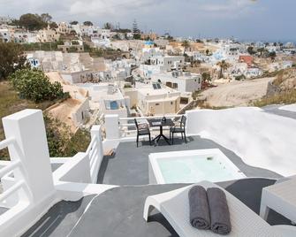 Captain's house suites - Oia - Patio
