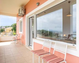 Apartment 'Geomarhouse 2' with panoramic view, Wi-Fi and Air Conditioning - Perama - Balcony
