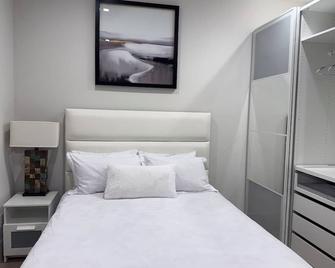 Brand new 2 Bedroom basement suite available - Vancouver - Habitación
