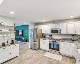 Fish and Swim Home with Catskill Creek Views! - East Durham - Cocina