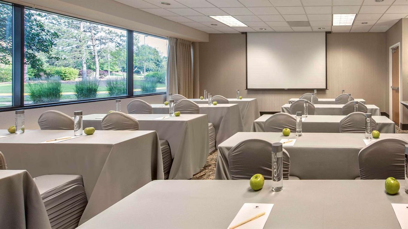 DoubleTree by Hilton Hotel Chicago - Schaumburg