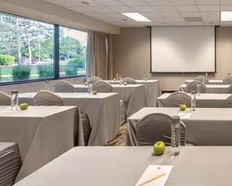 DoubleTree by Hilton Chicago Schaumburg - שאומבורג - מסעדה
