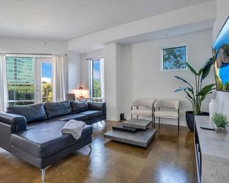 3 bedroom Corner Suite - Orlando - Living room