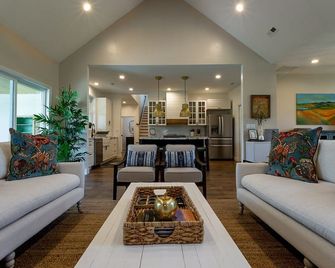 Brackens View Retreat | Modern Mountain Farmhouse on 2.5 Acres - Marshall - Sala de estar