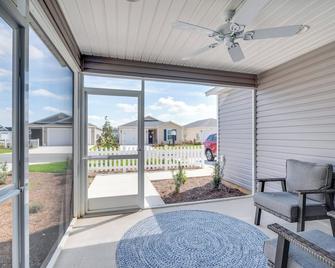 Pool Access, Patio and Grill Sunny Florida Escape! - Wildwood - Balcony