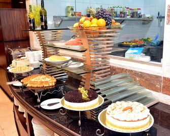 Golden Bujari Al Khobar Hotel - Al Khobar - Buffet