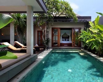 Aria Exclusive Villas & Spa - Kuta - Piscina