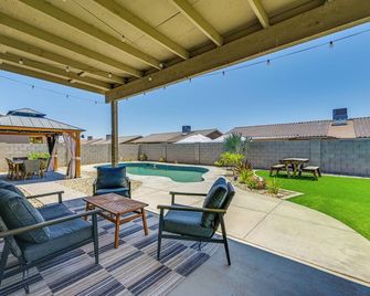Pet-Friendly Yuma Home with Private Yard and Pool! - Yuma - Patio
