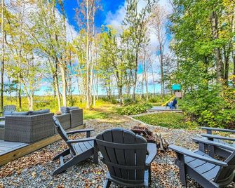Perfect Family getaway on Lake Sebasticook - Newport - Patio