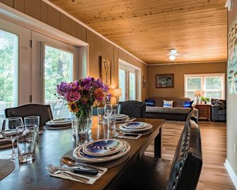 Lakefront Home | Private Dock, Hot Tub & Kayaks - Murray - Dining room