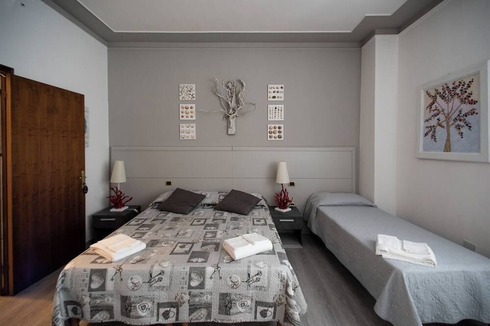 Hotel Hrs - Follonica - Bedroom