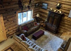 Cloudberry Cabin - Tok - Wohnzimmer