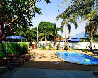 Pruksa Resort Detudom - เดชอุดม - สระว่ายน้ำ