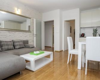 Tomana B - Novalja - Salon