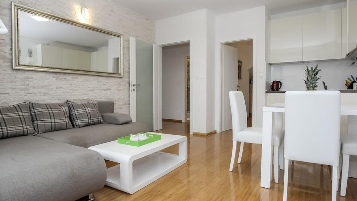 Apartments Tomana