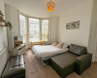 Cherry Property - Pear Suite - Blackpool - Bedroom