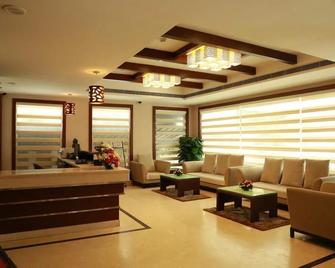 Cochin Seaport Hotel - Kochi - Front desk